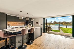 River cabin & Mills Cottage