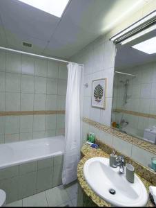 Luxury 2-bedroom in Dubai Marina with Sea View