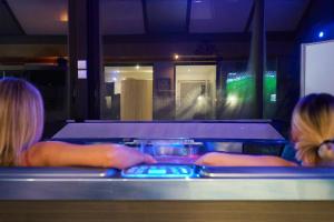 Villas VILLA ARCADIA - Piscine - Spa - Sauna - Cinema - Jeux d-arcades - Jeux video - Bassin naturel - Jardin : photos des chambres