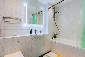 Contemporary 2BD Flat with Balcony Shoreditch