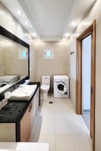 Rona Vista Suites Sea view modern living