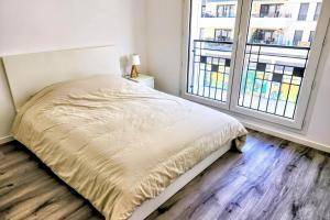 Modern apartment with balcony - Near Paris