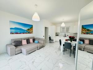 Grand View Como Lake Apartment