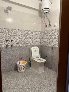 Getaway Stays-Rooms with private kitchen-Dharamkot