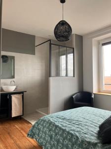 Maisons de vacances Maison pour se ressourcer proche Vulcania - 10 min : photos des chambres