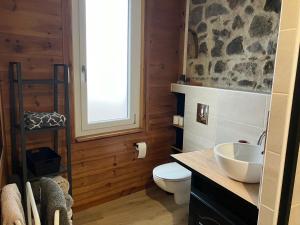 Maisons de vacances Maison pour se ressourcer proche Vulcania - 10 min : photos des chambres