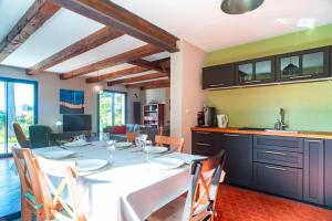 Maisons de vacances Kazh-koad - A 200m de la plage jardin : photos des chambres