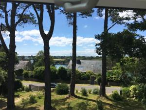 Maisons de vacances Kazh-koad - A 200m de la plage jardin : photos des chambres