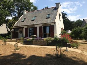 Maisons de vacances Kazh-koad - A 200m de la plage jardin : photos des chambres