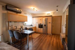 LUXE COASTAL RETREAT Apartment