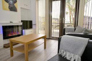 Bunnahabhain 5 - Farm Stay - Stunning sea and rural views