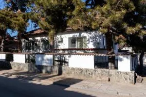 Вила Перущица - Ustina