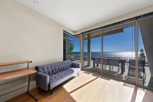 Sea Views, Secret Garden, 3 Bedroom Villa in Camps Bay