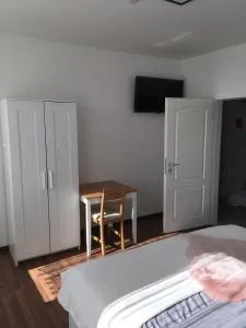 Hotel Kronenhof & Gaststätte Zum Fehling - 林尼希