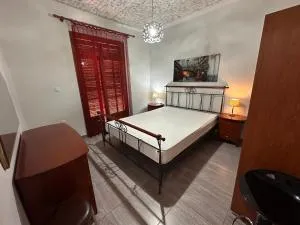 Къща с двор, три спални ,Неа Перамос до плажа - Eleftheres