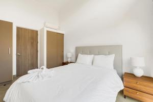 8-min Walk to Beach with Pool & Golf