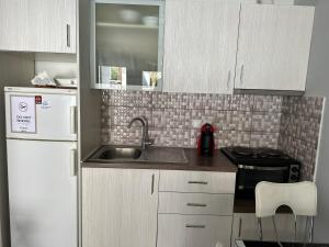 Къща с четири спални двор с барбекю