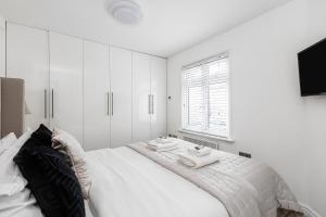 New! Modern 1-BR House with Patio & HotTub , Chiswick
