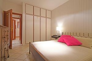 Front lake Villa with huge garden