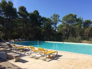 Appartements Gite Sorgue - Exceptionnel 125 m2 Piscine Parking Jardin : photos des chambres