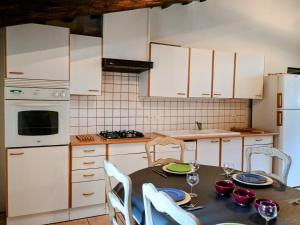 Appartements Gite Sorgue - Exceptionnel 125 m2 Piscine Parking Jardin : photos des chambres