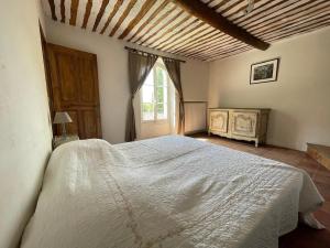 Appartements Gite Sorgue - Exceptionnel 125 m2 Piscine Parking Jardin : photos des chambres