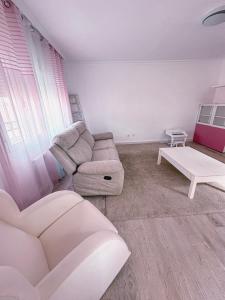 Casa rosa completa-patio- BBQ-columpios-buhardilla