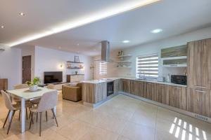 Cozy Apartment minutes to seafront