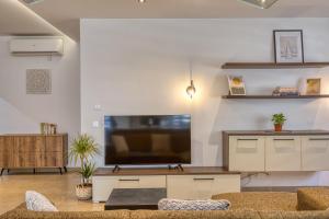 Cozy Apartment minutes to seafront