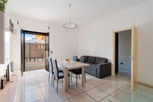 Bay Blue Home by BarbarHouse