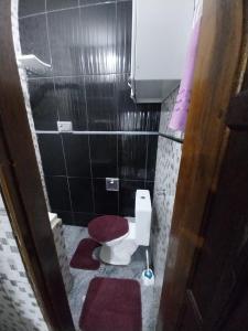 Casa com piscina, churrasqueira e forno a lenha