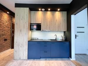 Copernicus Street Apartment - Broken Flowers and Twin Peaks