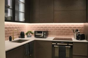 Luxury 2 Bed 2 Bath City Apartment