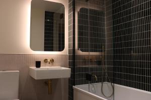 Luxury 2 Bed 2 Bath City Apartment