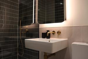 Luxury 2 Bed 2 Bath City Apartment