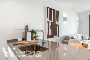 Seaviews Reserve Collection - La Luz del Mar by HWPC