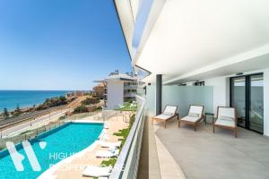 Seaviews Reserve Collection - La Luz del Mar by HWPC