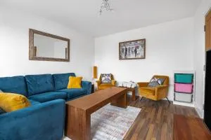 Spacious 4 Bedroom Home, Prime Location, Parking - Wealdstone