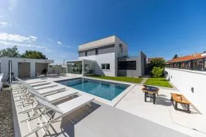 Alba Guest House - Crno