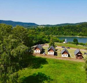 BIESZCZADZKI RAJ Komfortowe domy z kominkami i Sauną na obiekcie