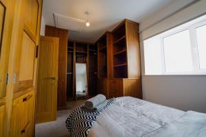 Spacious 4bed Apartment , Sea View , Parking