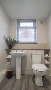 Newly Refurbished 3 Bed House With Parking