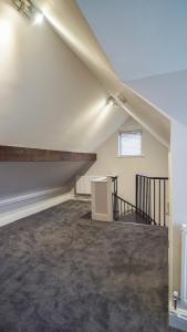 Newly Refurbished 3 Bed House With Parking