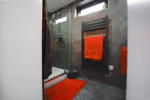 Chic 1bed , Luxury Kitchen Area , Parking , WiFi
