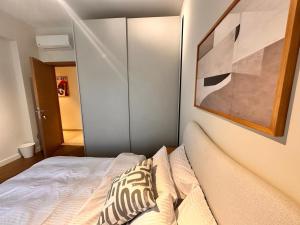 Apartment in boulevard overlooking swimming pool