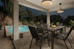 Villa San Polo Max in Central Istria up to 8 people with heated pool & pet friendly