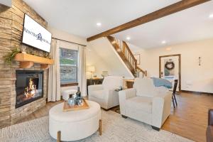 Cozy Cabin-Private Hot Tub-Walk to Pond-Free Daily Attraction Tickets-Near Table Rock Lake