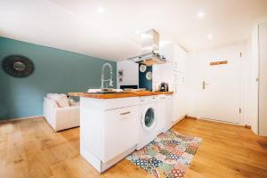 Cozy Central Studio with Private Terrace