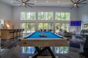 LÉtoile Brillante, Spa, River, Pool Table