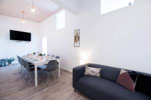 Extra central brand new large home with Air Con